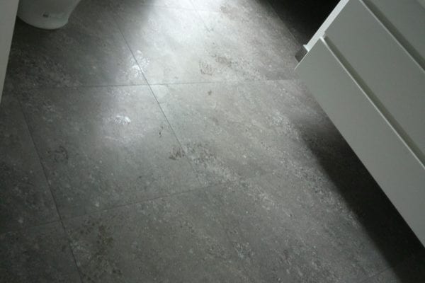 Brown tiles bathroom