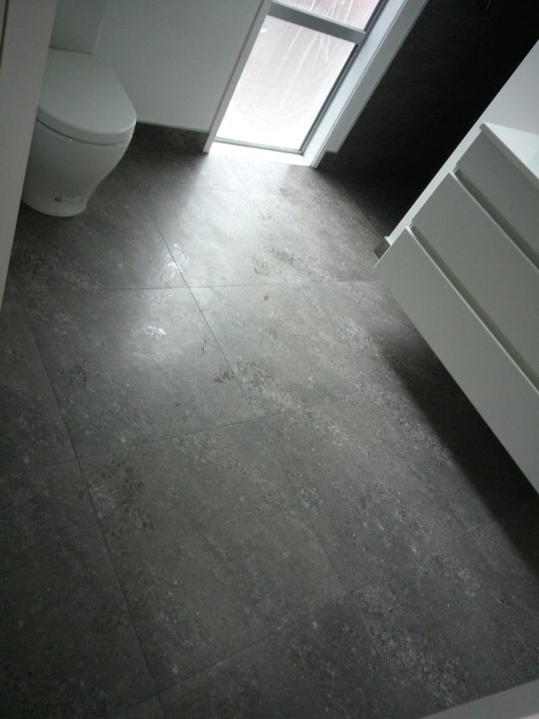 Brown tiles bathroom